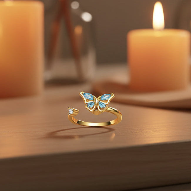 Bague anti stress femme Rovélia dorée sur fond cozy