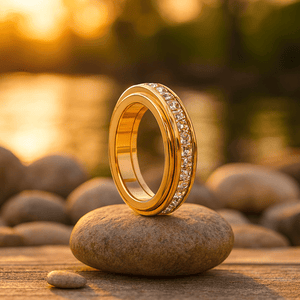 Bague anti stress or Oravelle sur pierre