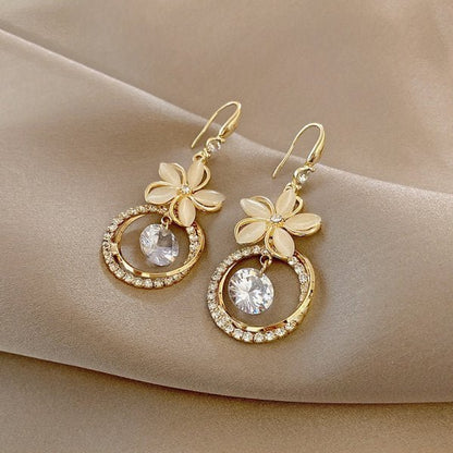 boucle d'oreille design trois déposée