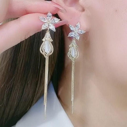 boucle d'oreille design un sur l'oreille droite