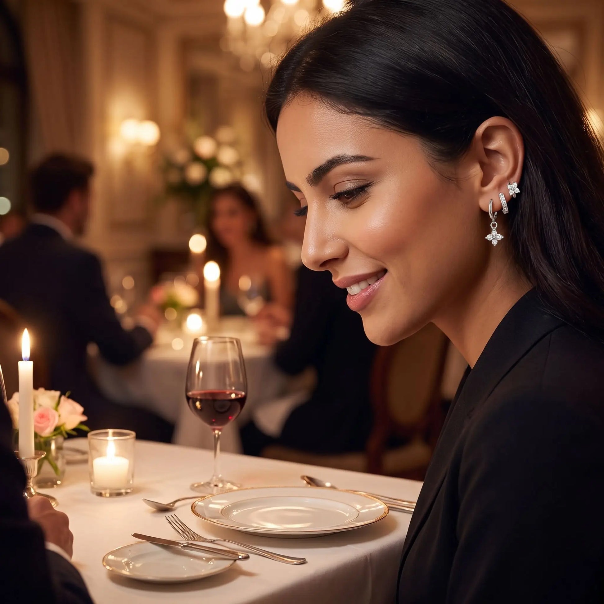 Boucle d'oreille fantaisie Aurenvia argentées portées dans un diner