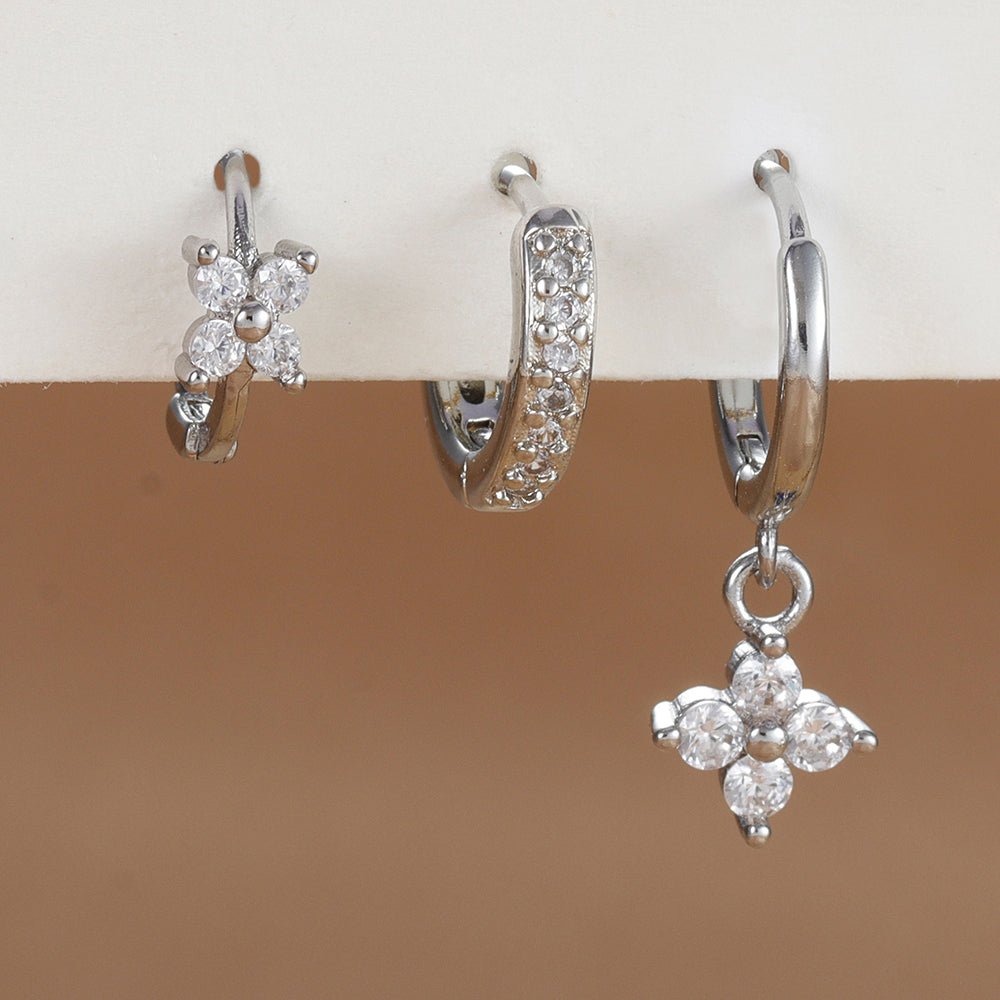 Boucle d'oreille fantaisie Aurenvia argentées accrochées avec zircons blancs
