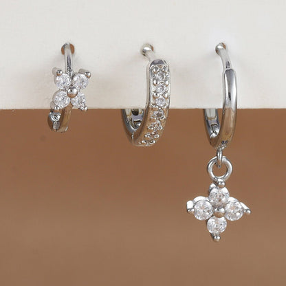 Boucle d'oreille fantaisie Aurenvia argentées accrochées avec zircons blancs