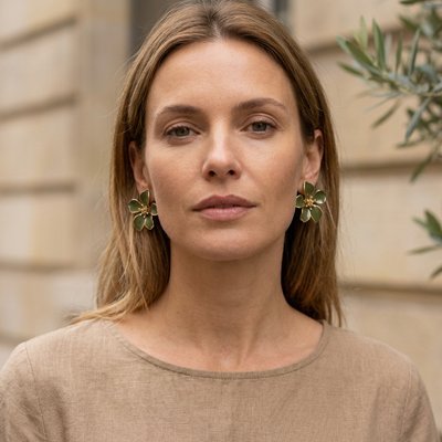 Boucle d'oreille fleur Nexorys verte aux deux oreilles