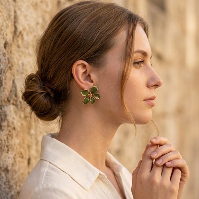 Boucle d'oreille fleur Nexorys verte oreille droite
