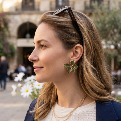 Boucle d'oreille fleur Nexorys verte oreille gauche