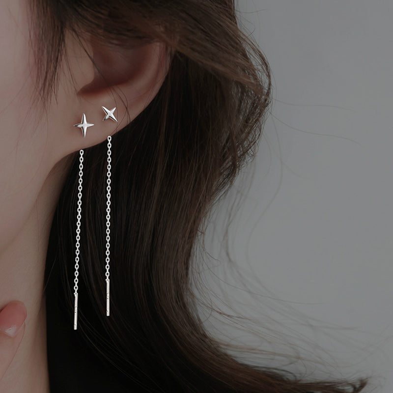 boucle d'oreille deux de une étoile à l'oreille gauche