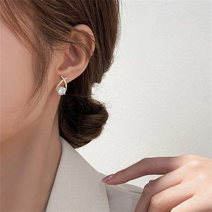 Boucles d'oreilles fantaisie Ravelys dorées vue oreille gauche