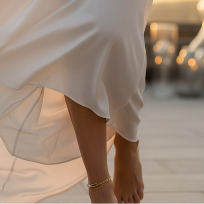 bracelet cheville belliora dore femme robe blanche