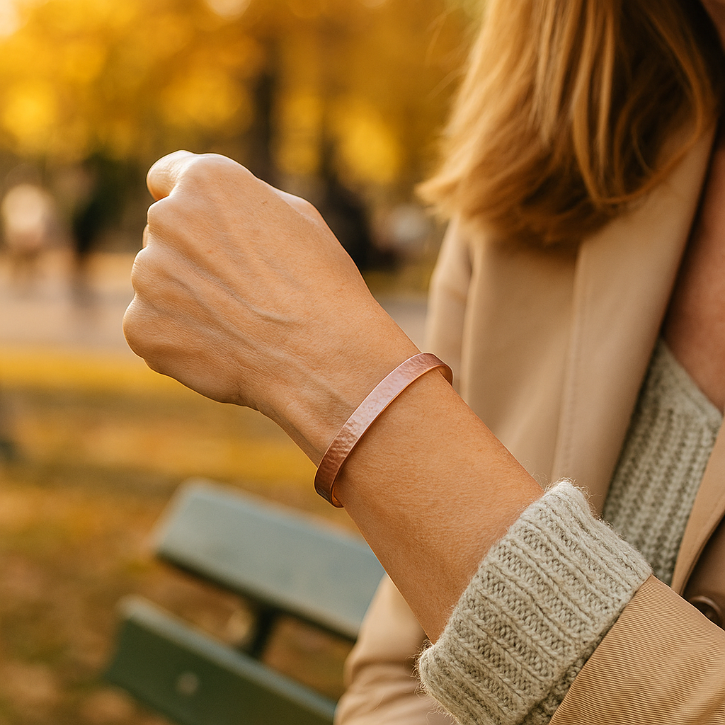 Bracelet en cuivre magnétique Bravelle sur poignet
