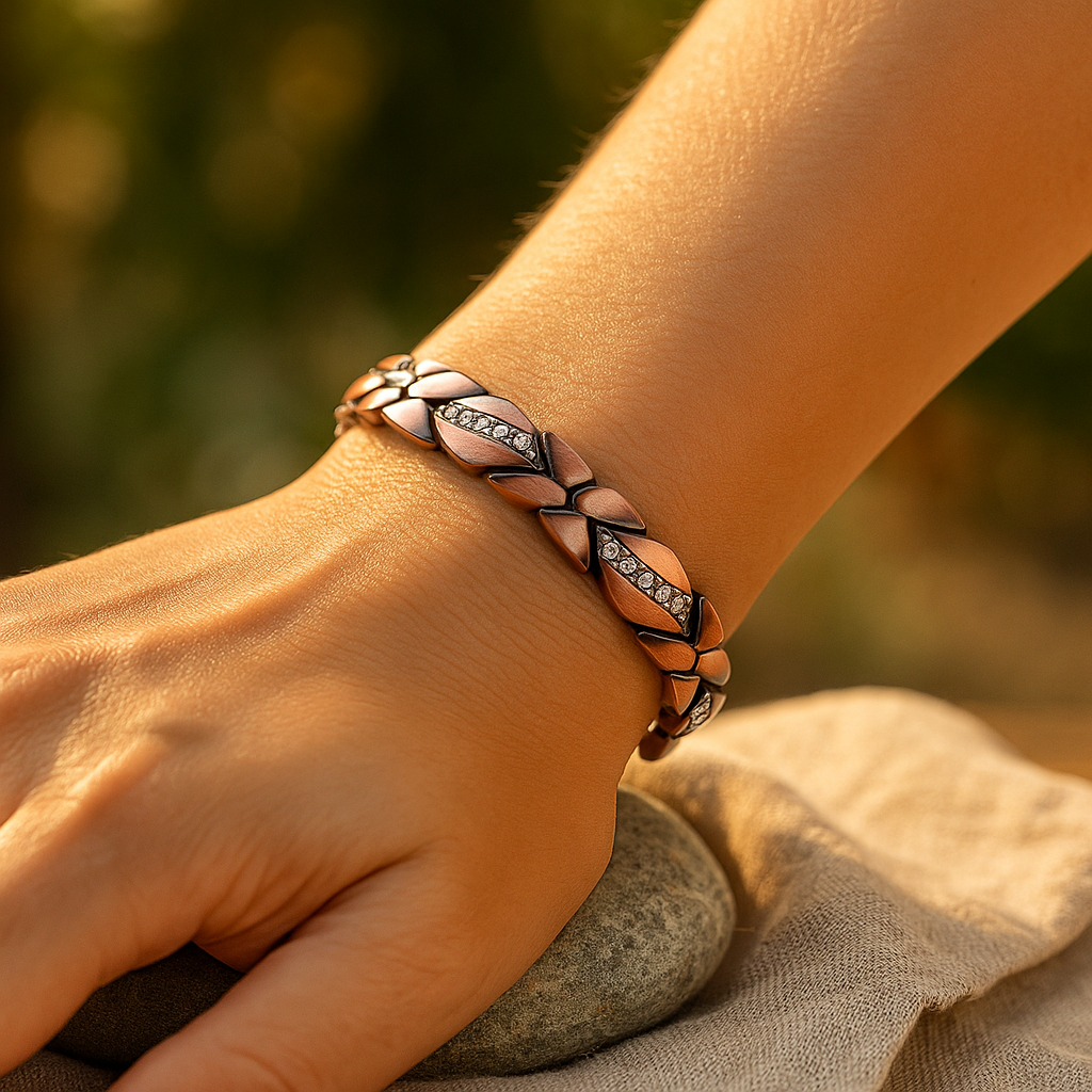 Bracelet en cuivre magnétique bronze Ondelia au poignet