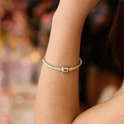 Bracelet femme Strapelle poignet gauche