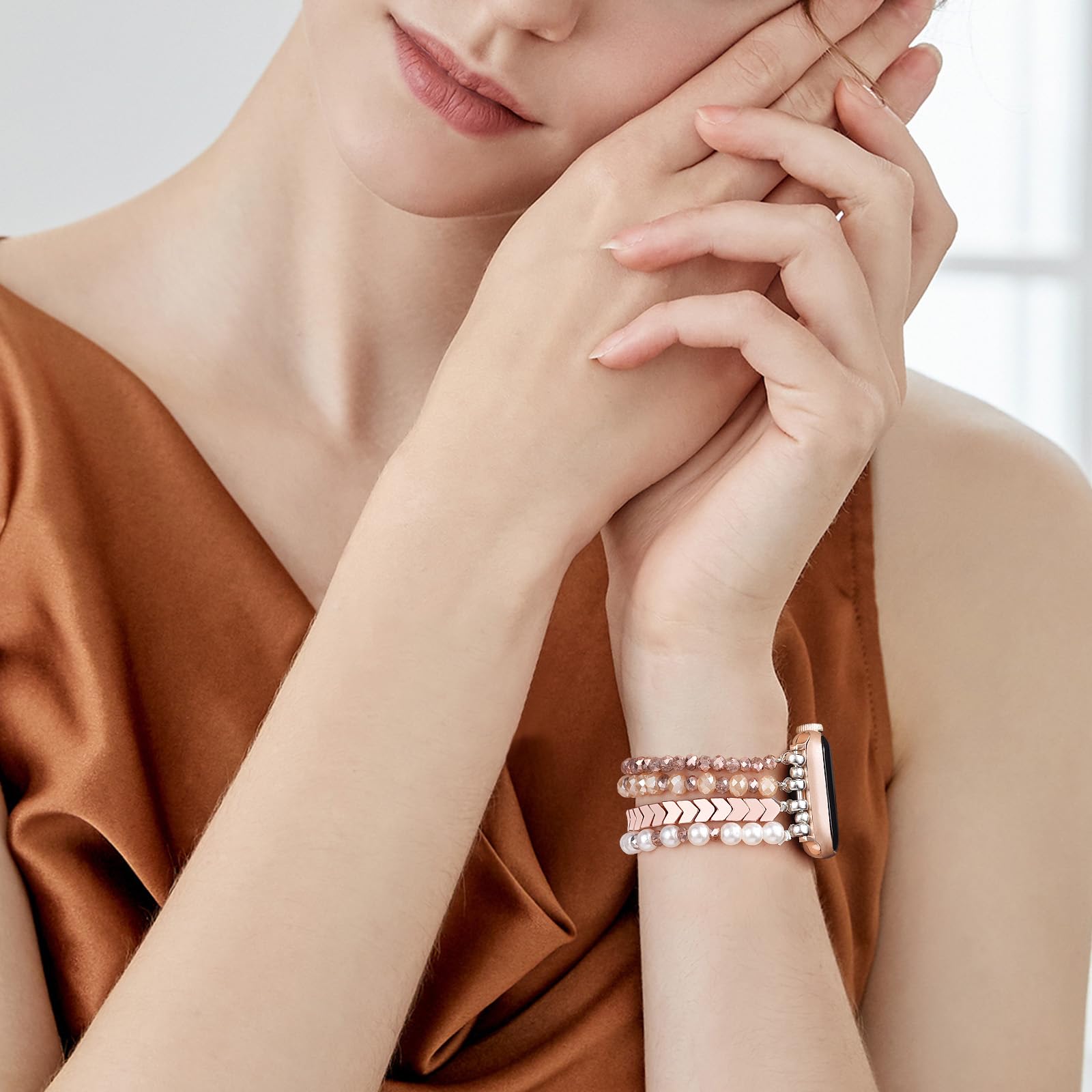 Bracelet montre Cadrélia au poignet rose