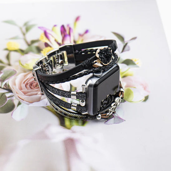 bracelet montre Harmelia noir sur fond de fleur