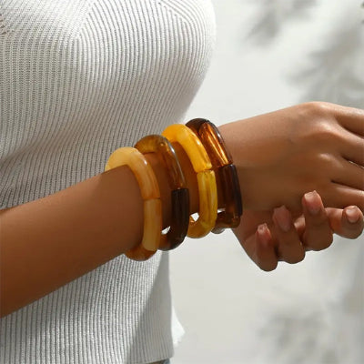 Bracelet perle acrylique ensemble sur poignet