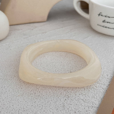 bracelet résine blanc déposé