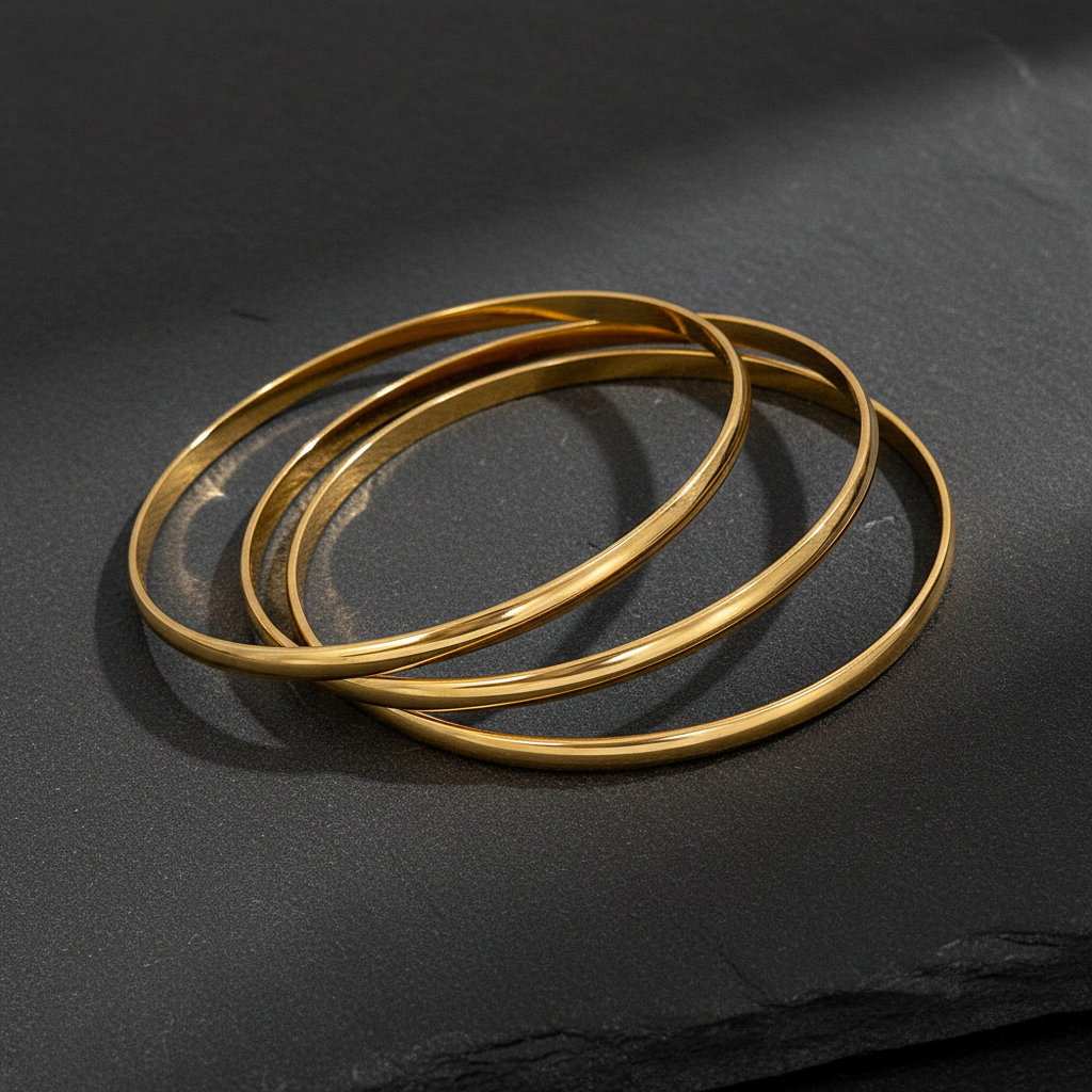 Bracelets dorés sur pierre anthracite