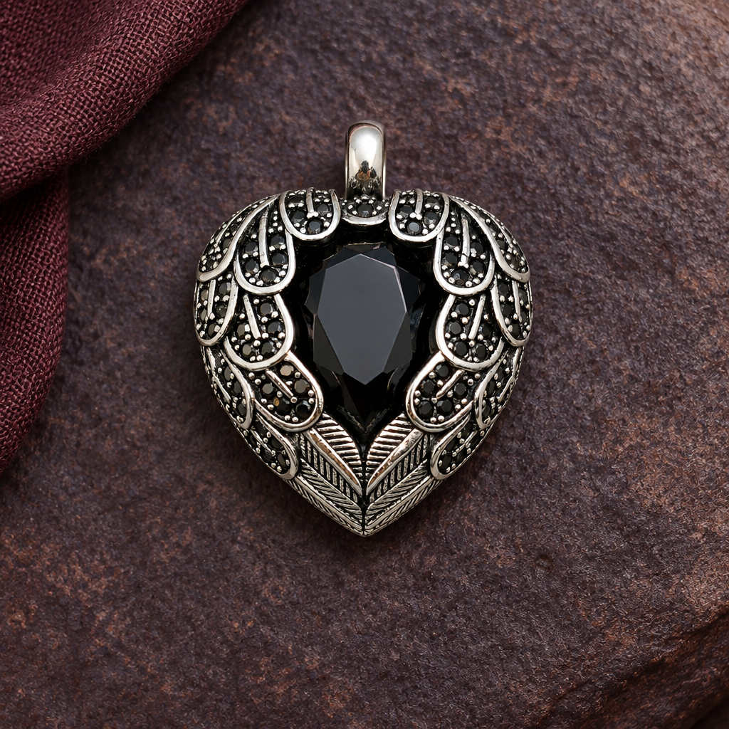 Coeur pendentif Elvoran pierre noire