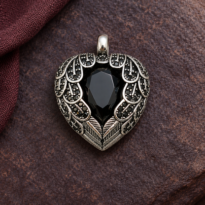 Coeur pendentif Elvoran pierre noire