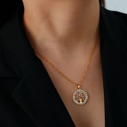 Collier Alverion or mince au cou