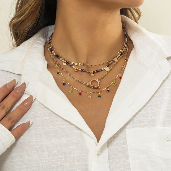 collier multicouche Niméra autour du coup