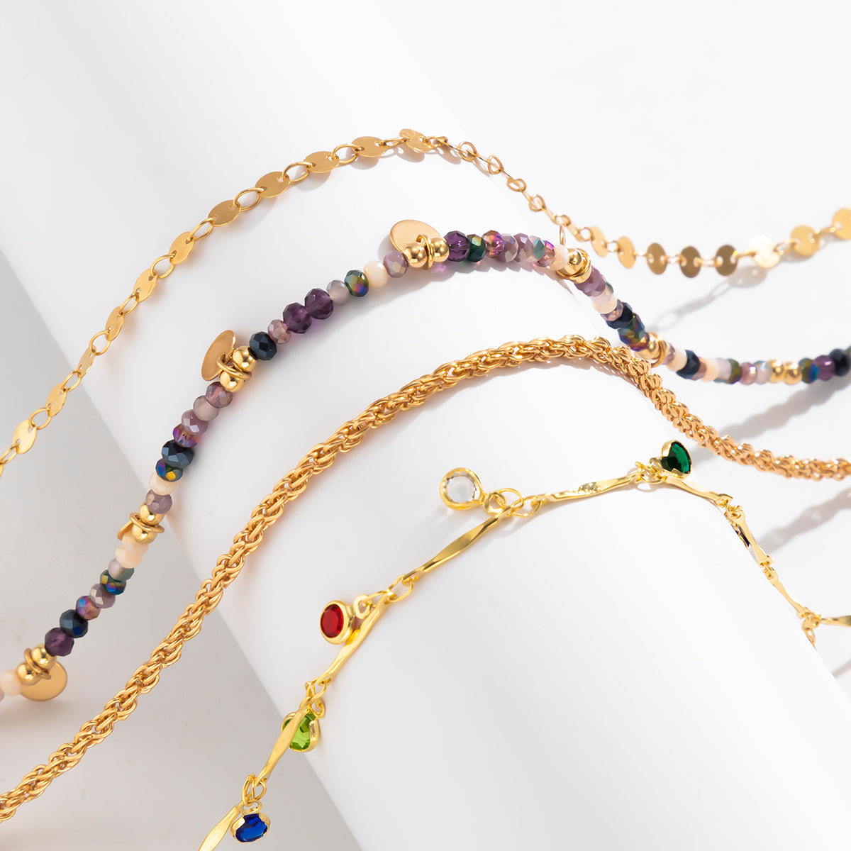 collier multicouche Niméra aligné zoomé