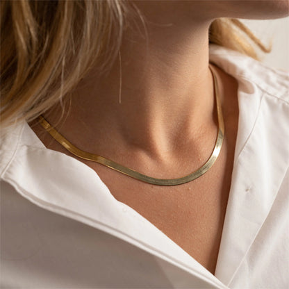 collier or Corélys de 3mm et 40cm au cou 