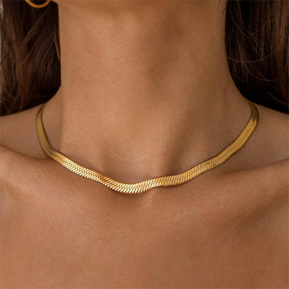 collier or Corélys de 4mm et 40cm au cou