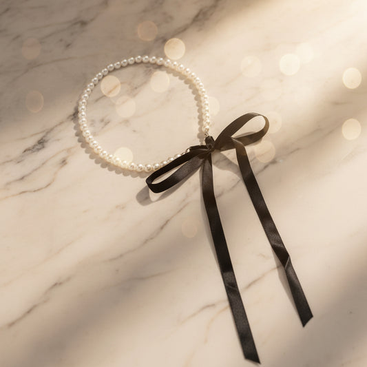 Collier ras de cou Amoréa noué et déposé