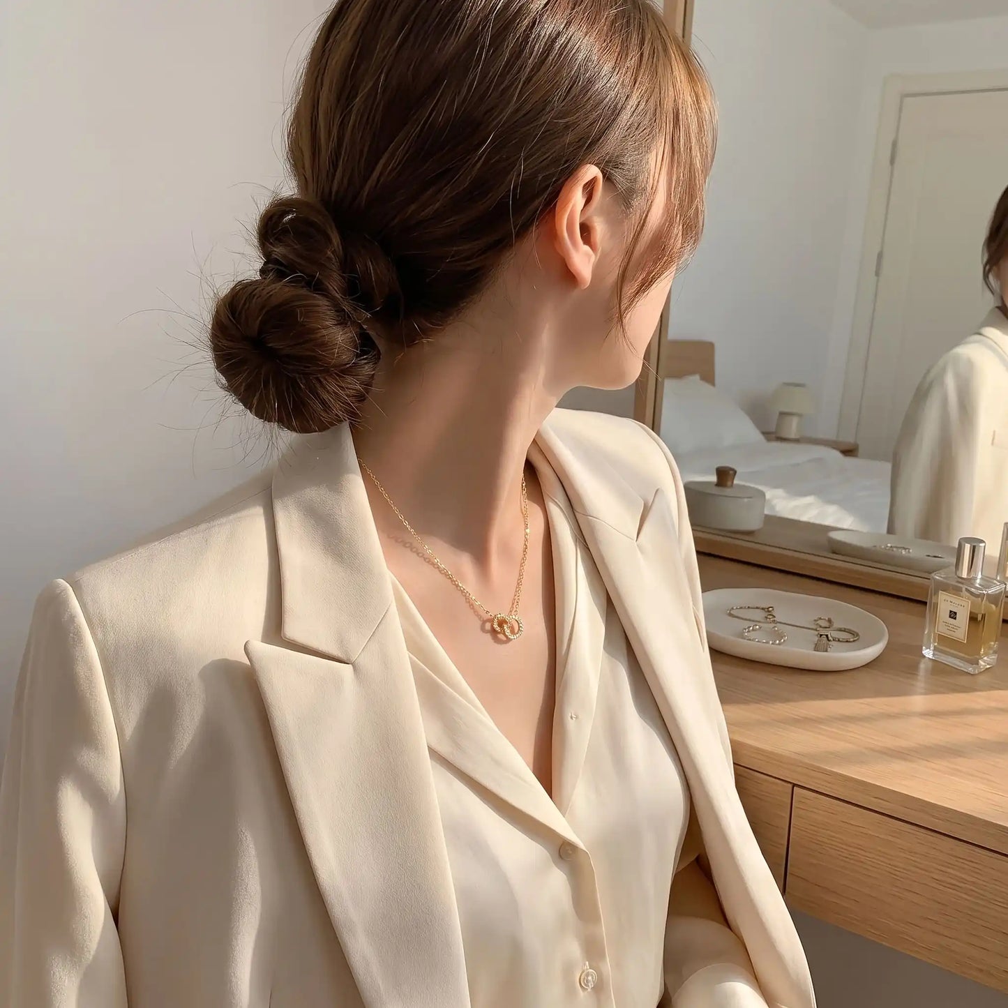 Collier ras de cou doré Miléora minimaliste pour bureau