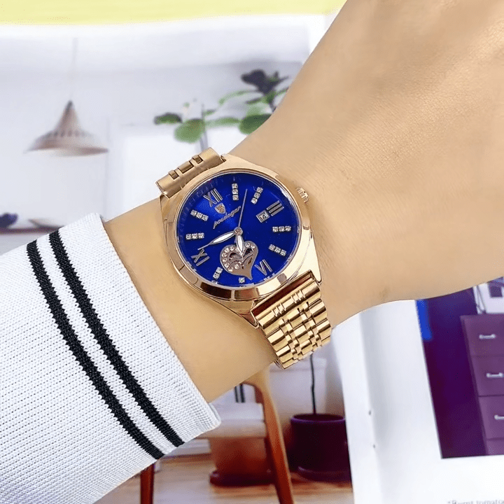 Montre femme Lunna au poignet bleu 