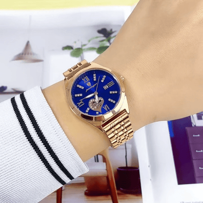 Montre femme Lunna au poignet bleu 