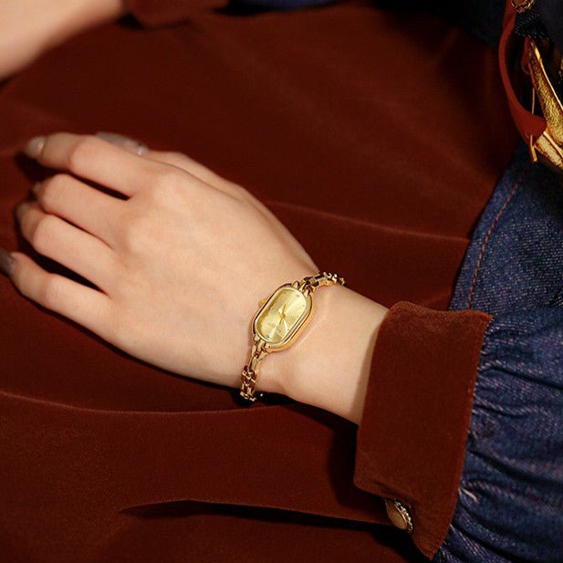 Montre femme Solérelle sur poignet gauche