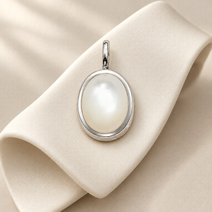 Pendentif en pierre naturelle Vaeloria blanc laiteux